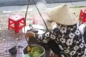 Chủ gánh hàng rong nói gì về hành động đổ thức ăn thừa vào nồi nước dùng bán cho khách?