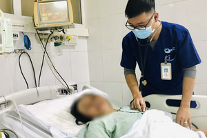 Ăn 2 miếng gan cá nóc, nữ bệnh nhân suy hô hấp nguy kịch