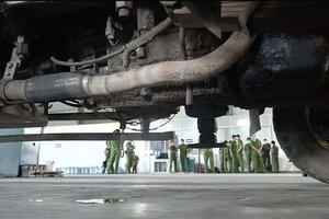 Bắt giám đốc Trung tâm đăng kiểm ở thành phố Hồ Chí Minh và nhiều thuộc cấp
