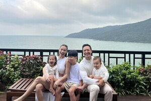 Dàn sao Việt rộn ràng khoe ảnh du Xuân đầu năm mới