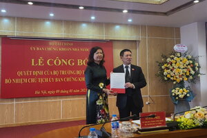 Bà Vũ Thị Chân Phương giữ chức Chủ tịch Uỷ ban Chứng khoán Nhà nước