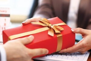Bình Định nghiêm cấm biếu, tặng quà Tết cho lãnh đạo các cấp dưới mọi hình thức