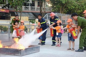 Hà Nội tăng cường trang bị kỹ năng phòng cháy, chữa cháy cho học sinh các cấp