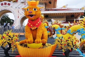 Nhà nghiên cứu văn hóa nói gì về dàn linh vật mèo 'biến dạng' gây xôn xao mạng xã hội?