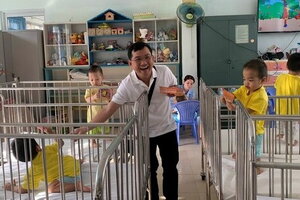 Thầy giáo chung tay làm nên Tết ấm cho trẻ nghèo