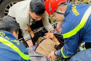 Đắk Lắk: Cứu thành công cụ bà 80 tuổi bị rơi xuống vực sâu 15 m