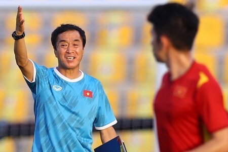 HLV Lee Young-jin muốn tiếp tục gắn bó với bóng đá Việt Nam