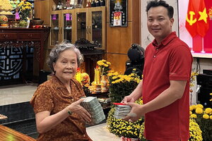 Người mẹ 75 tuổi lì xì Tết Qúy Mão cho con trai 2,5 tỷ đồng khiến dân mạng ngưỡng mộ, ước ao