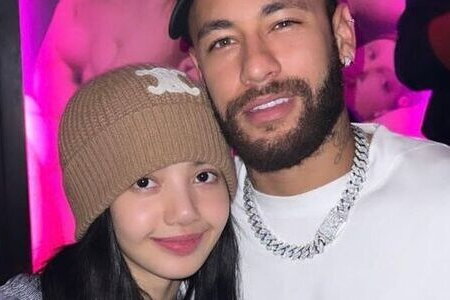 Lisa (BLACKPINK) đăng bức ảnh chụp cùng Neymar gây 'sốt' toàn cõi mạng