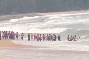 Tàu chở hơn 2.700 tấn gạo va vào đá ngầm, thủng đáy trên biển Sa Huỳnh