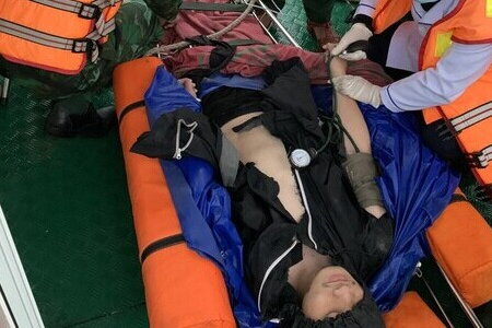 Giải cứu nam du khách rơi xuống hố sâu tại đèo Hải Vân