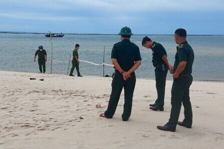 Phát hiện 2 thi thể trôi dạt vào bờ biển ở Quảng Ngãi
