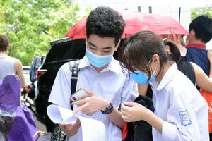 Sở GD&ĐT TP HCM đề nghị các trường hoàn trả chênh lệch học phí nếu thu cao hơn năm học trước