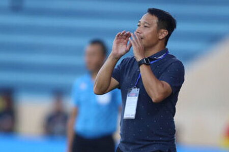 HLV Vũ Hồng Việt nói gì về chiến thắng khó khăn của Nam Định FC?