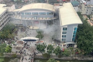 Cháy ở trường tiểu học Yên Hoà, hàng trăm học sinh tháo chạy