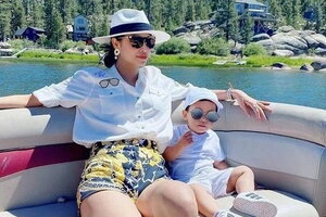 Phạm Hương khoe quà 'bạc tỷ' từ ông xã là biệt thự sang chảnh giữa trời Tây 