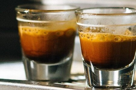 Cà phê sữa đá Việt Nam xếp hạng nhất trong Top 10 loại cà phê ngon nhất thế giới