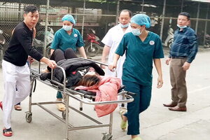 Thai phụ bị cành cây đâm thủng tử cung khi đang đi hái măng