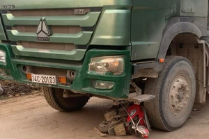 Nghệ An: Xe máy va chạm với xe tải, 3 mẹ con tử vong thương tâm