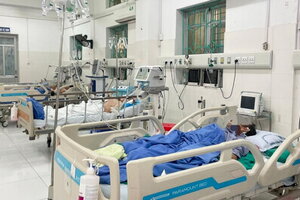 Cấp cứu người phụ nữ 48 tuổi bị ngộ độc rượu sau buổi liên hoan