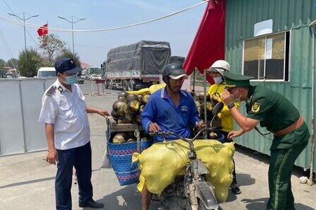 Siết chặt kiểm soát dịch cúm H5N1 qua đường biên giới Tây Nam