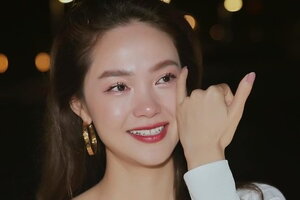 Minh Hằng bật khóc tiết lộ đang mang thai đôi và nỗi sợ khi lần đầu làm mẹ