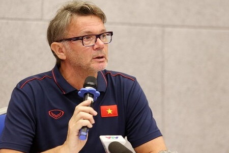 HLV Troussier nói gì về mục tiêu World Cup với lứa U20 Việt Nam?