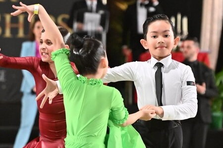 Đúng là 'Hổ phụ sinh hổ tử': Con trai 8 tuổi của Khánh Thi đoạt HCV, lập kỷ lục dancesport Việt