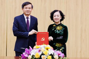 Tổng biên tập Tạp chí Cộng Sản Đoàn Minh Huấn giữ chức Bí thư Tỉnh ủy Ninh Bình