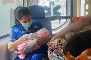 TP.HCM: Sản phụ 'đẻ rớt' bé gái nặng 3,5kg trong nhà tắm