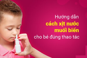 Hướng dẫn cách xịt nước muối biển cho bé đúng thao tác