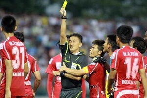 Hải Phòng thua đậm, HLV Chu Đình Nghiêm 'chê' trọng tài
