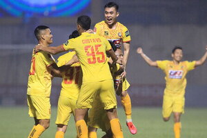 Hạ CLB TP.HCM 5-3, Đông Á Thanh Hoá vươn lên dẫn đầu V.League