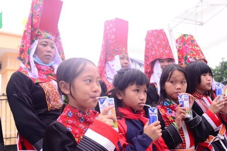 Vinamilk và Quỹ sữa Vươn cao Việt Nam khởi động hành trình thứ 16 tại Quảng Ninh