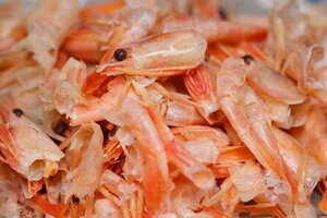 Đốt vỏ tôm uống để chữa dị ứng, cô gái 17 tuổi nguy kịch