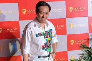 Diễn viên Anh Đức bất ngờ xuất hiện với biểu cảm 'lạ' sau thời gian 'ở ẩn' gây bão mạng xã hội