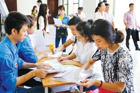 Thí sinh tại Hà Tĩnh nộp hồ sơ đăng ký thi tốt nghiệp THPT từ ngày 4/5