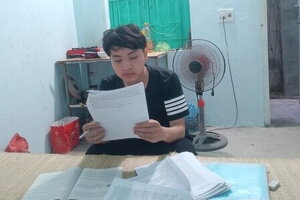 Cậu học trò người Mông vượt khó viết ước mơ nơi đại ngàn