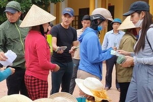 Bị nói phát thiếu tiền cho bà con trong chuyến từ thiện miền Trung, Thủy Tiên chính thức lên tiếng