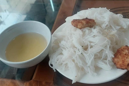 Xử phạt quán ăn vụ suất bún 35.000 đồng chỉ có 2 miếng chả ở Sầm Sơn