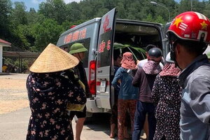 Hà Tĩnh: Nhóm 3 người đi lấy mật ong rừng, một người bị đốt tử vong