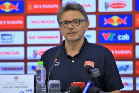 HLV Troussier: 'Quang Hải không xứng đáng lên ĐT Việt Nam'