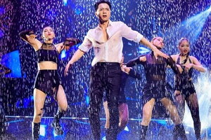 Động thái mới nhất của Chủ tịch ACB Trần Hùng Huy sau màn biểu diễn dưới mưa gây bão