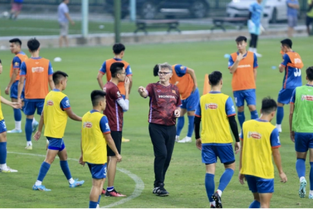 HLV Troussier yêu cầu đặc biệt với U23 và tuyển Việt Nam