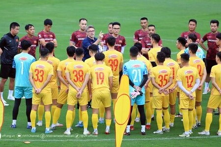 HLV Troussier chốt danh sách đội tuyển Việt Nam thi đấu với Hong Kong