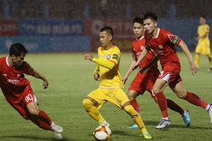 Đề xuất không tạm hoãn V-League vì các giải đấu trẻ