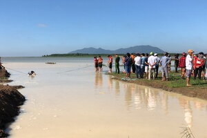Đi đánh cá, cha và 2 con nhỏ đuối nước thương tâm