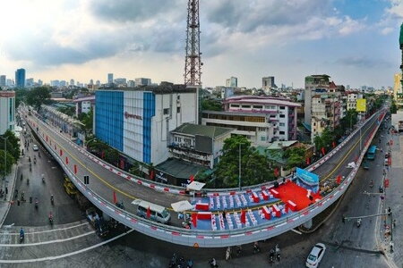 Thông xe cầu vượt chữ C đầu tiên, gần 150 tỉ đồng tại Hà Nội