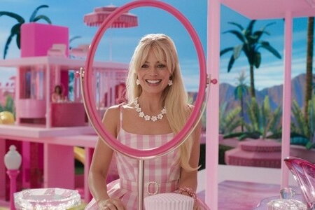 'Barbie' bị cấm chiếu vì hình ảnh 'đường lưỡi bò'