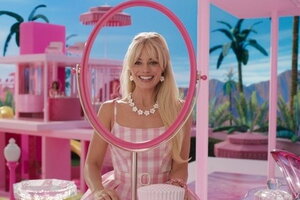 'Barbie' bị cấm chiếu vì hình ảnh 'đường lưỡi bò'